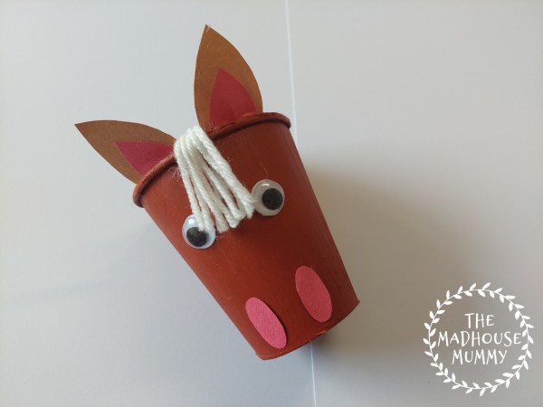 Paper cup horse puppets - This Crafty Family - Crafts for kids