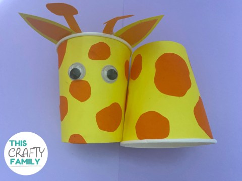 Paper cup giraffe puppet - This Crafty Family